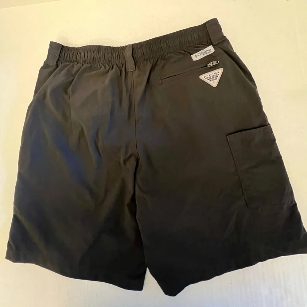 COLUMBIA OMNI-SHADE SUN PROTECTION GRAY BOYS LARGE (14-16) SHORTS